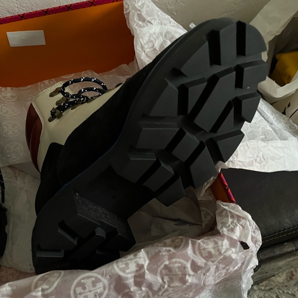 Tory Burch Miller Lug New Ivory/Perfect Navy/Perfect Black Boot - Picture 5 of 5